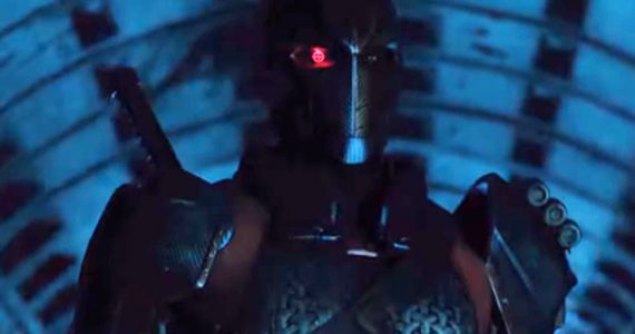 Deathstroke irrumpe en el póster de Titans 2