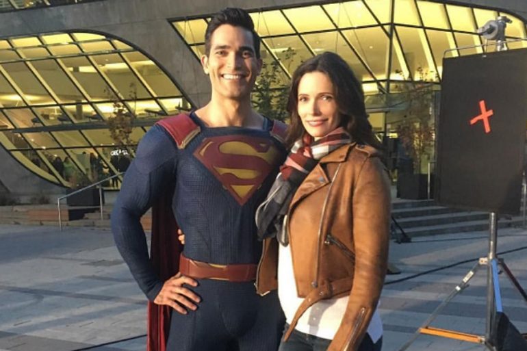 Lois Lane presume foto con sus dos Clark Kent en Crisis on Infinite Earths
