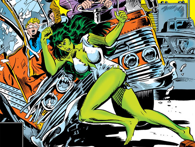She Hulk destruyendo un camión.