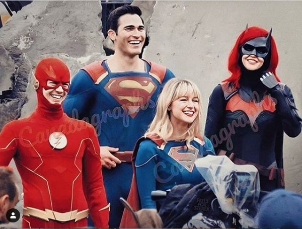 Flash, sUPERMAN, batwoman y Supergirl en el set de Crisis en las Tierras Infinitas. ¿Y Arrow?