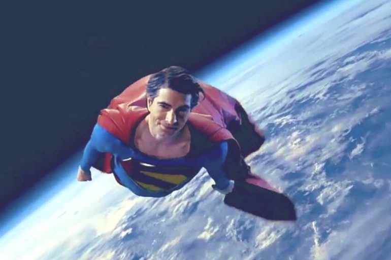 Crisis rinde homenaje al Superman de Christopher Reeve