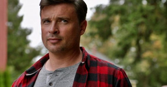 Tom Welling no habría aparecido en Crisis con el traje de Superman puesto