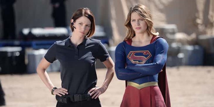 Supergirl festeja con fotografías especiales la transmisión de su episodio 100