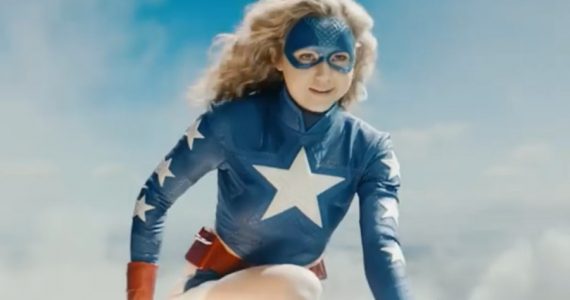 Conoce como se confecciona el traje de Stargirl