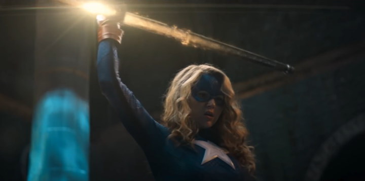 Conoce como se confecciona el traje de Stargirl