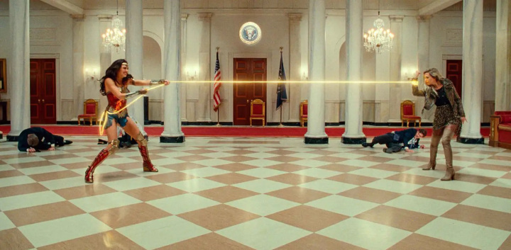 Diana y Cheetah se enfrentan en nuevas imágenes de Wonder Woman 1984