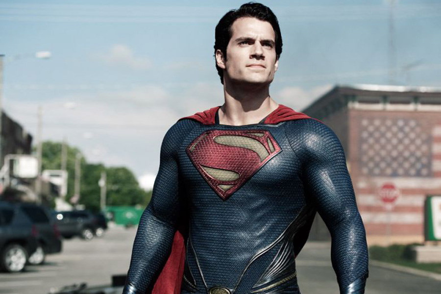 ¿Henry Cavill ya firmó su regreso cómo Superman?