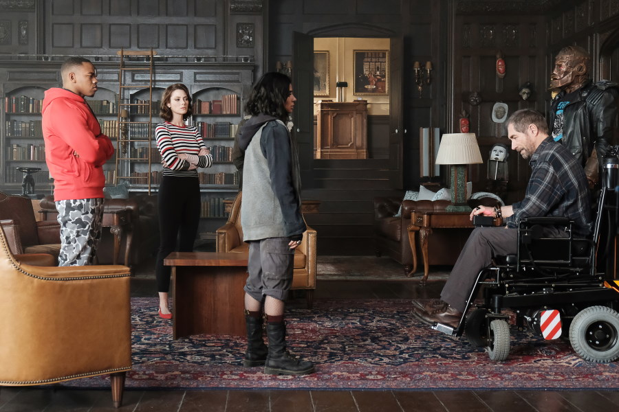 “Doom Patrol es algo único y original”: Timothy Dalton