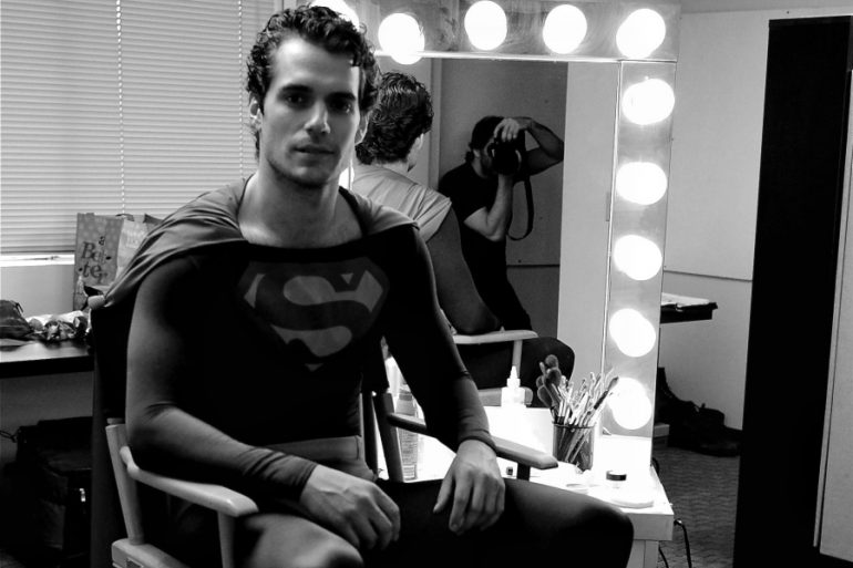 Zack Snyder afirma con foto inédita: "Henry Cavill es Superman"