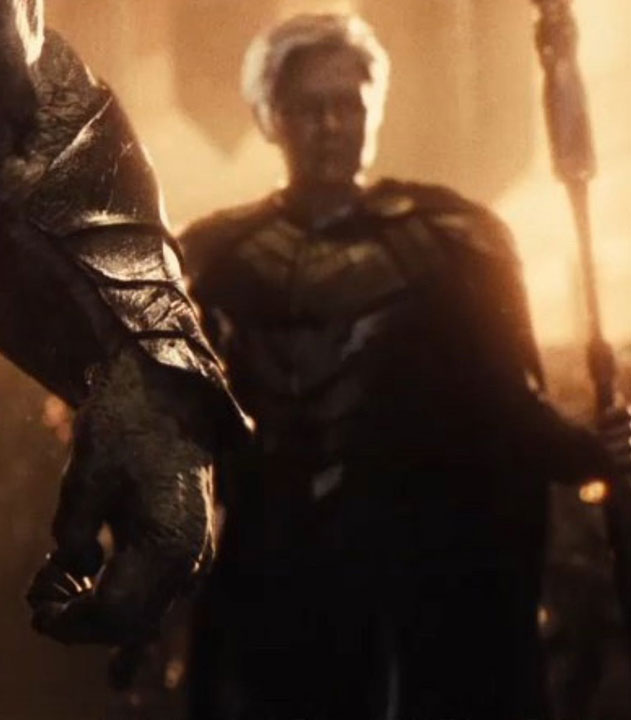 Granny Goodness acompaña a Darkseid y Desaad en el nuevo clip de Justice League