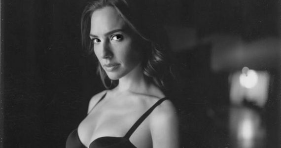 Zack Snyder revela foto de Gal Gadot antes de convertirse en Wonder Woman