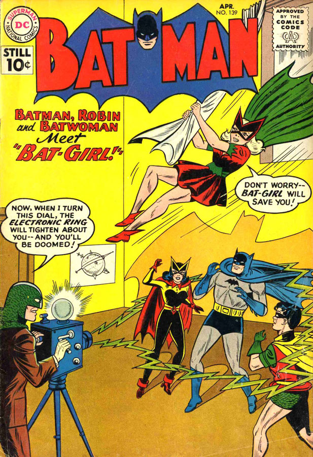 Por qué Batgirl no tiene ojos blancos en su capucha, pero Batman sí