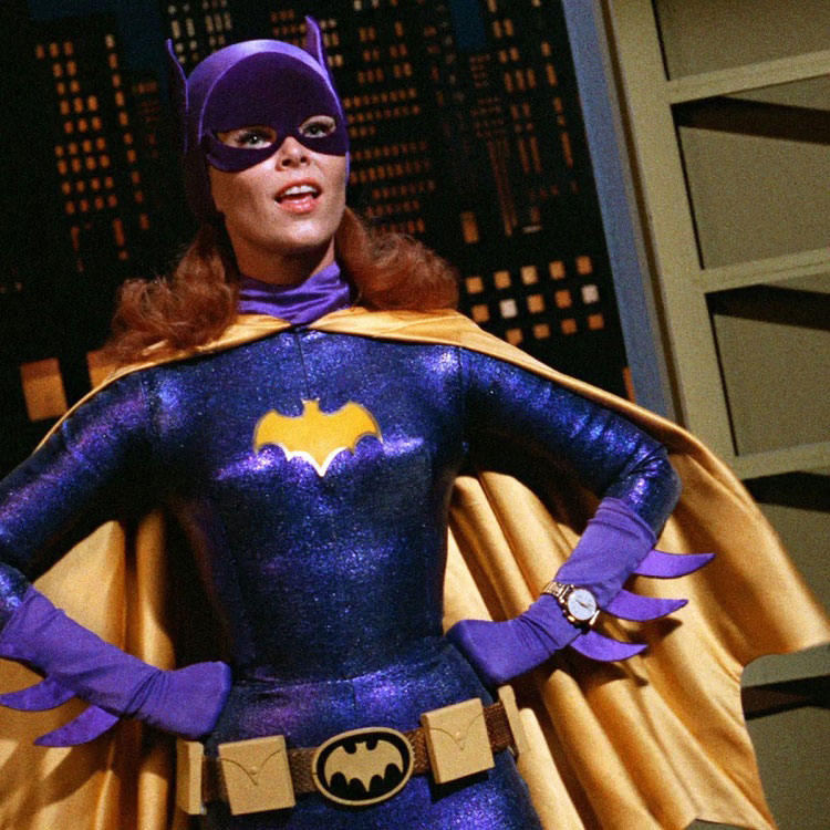 Por qué Batgirl no tiene ojos blancos en su capucha, pero Batman sí