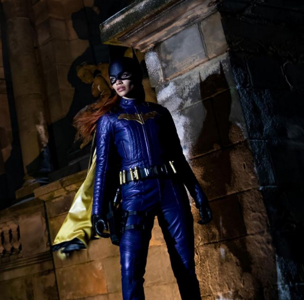 ¡Primera imagen oficial de Leslie Grace como Batgirl!