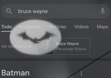 Si googleas el nombre de Bruce Wayne, la Batiseñal iluminará tu vida
