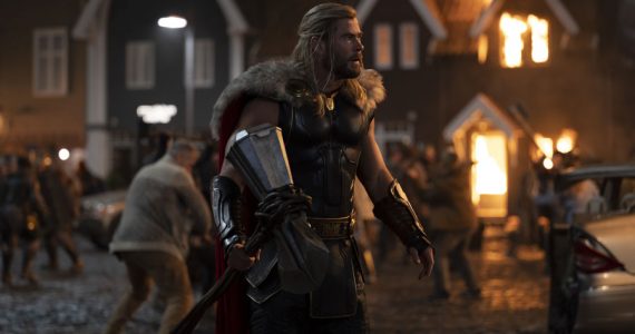 Love and Thunder: ¿Thor deberá escoger entre el Stormbreaker y el Mjolnir?