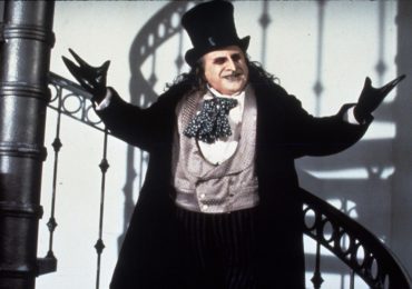 Batman Returns: Tim Burton recuerda como Danny DeVito 'mordía' a todos como Pingüino