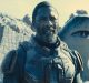 Idris Elba quiere que Bloodsport se enfrente a Superman